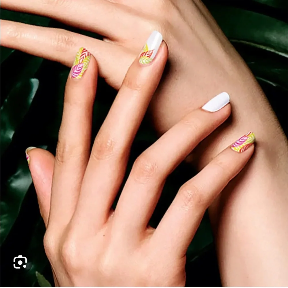 *Retired* Color Street: As It Ferns Out | Tropical Summer Island Neon Pink White
